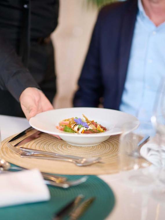 A gourmet dish served at the Roland-Garros Pavillon