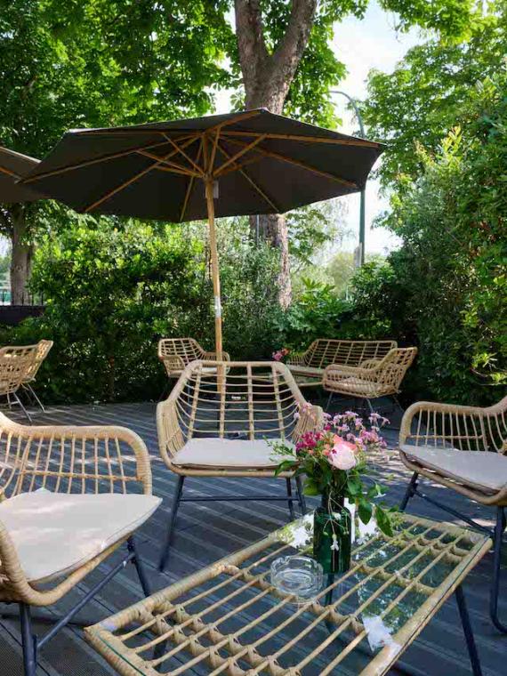 La terrasse et le salon jardin du Pavillon de Roland Garros