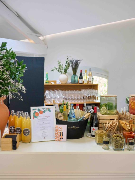 Boissons fruitées et raffraîchissantes à disposition dans l'espace Mezzanine de Roland-Garros